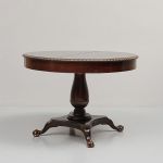 1068 4287 PEDESTAL TABLE